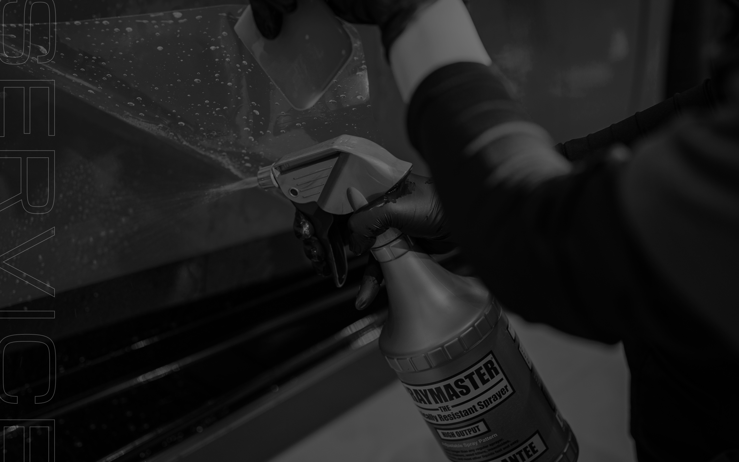 飛び石による傷や紫外線などのダメージからボディを守り、美観を保つためのフィルムを施工します。