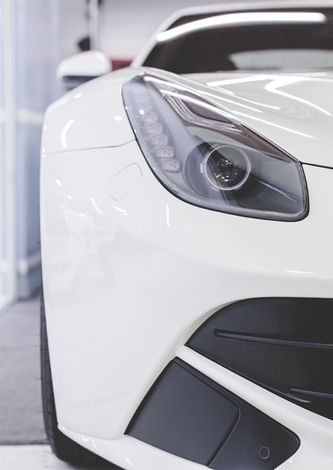 国内外から厳選したコーティング剤を使用し、車の艶と輝きを最大限に引き出します。